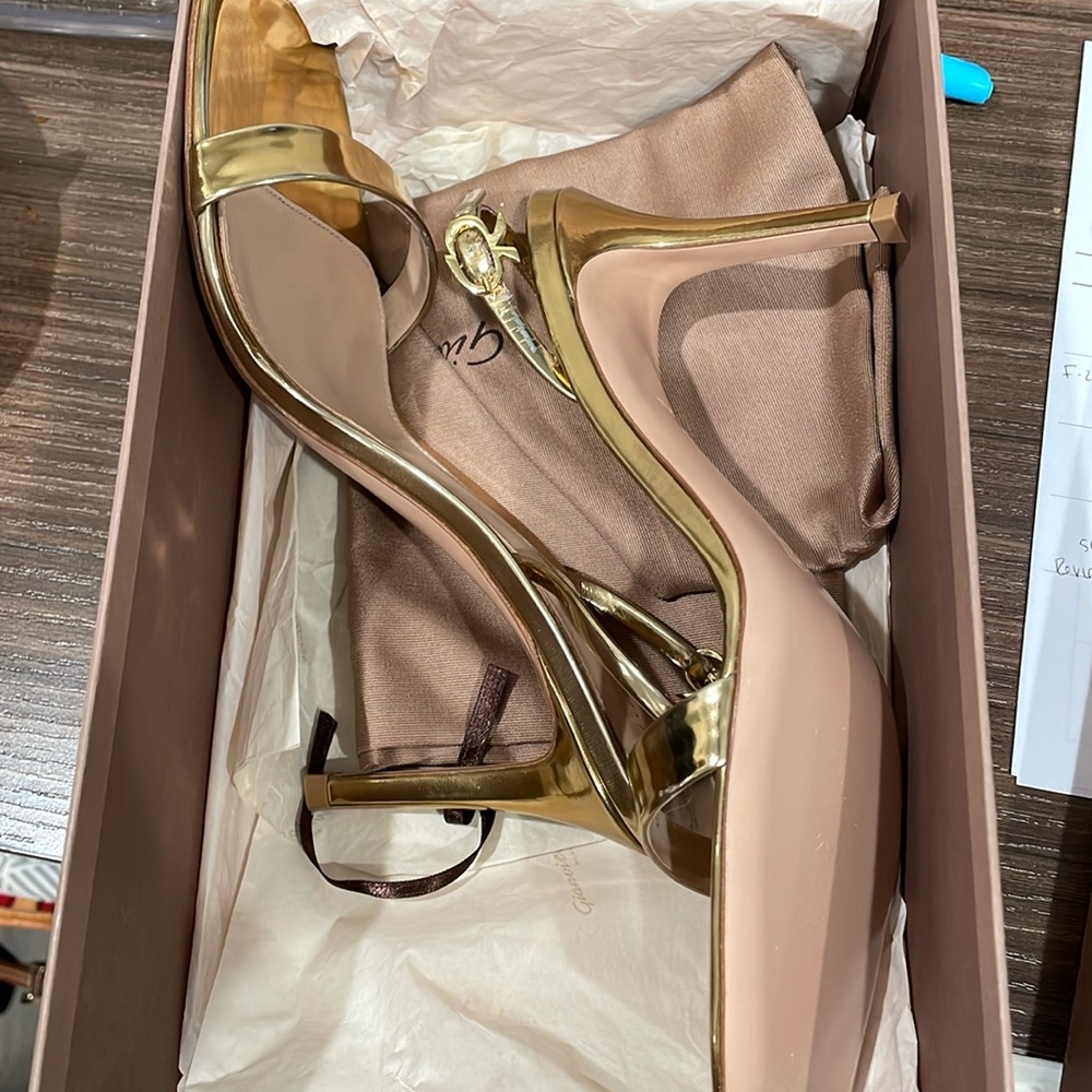 Gianvito Rossi Gold Heels Elegant Stiletto Design
